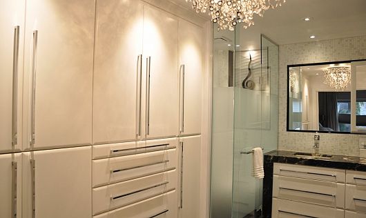 CONTEMPORARY BATHROOM