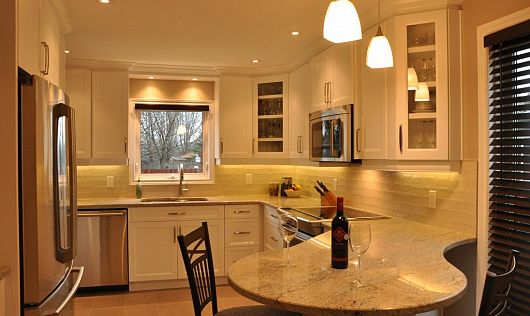 TRANSITIONAL KITCHEN