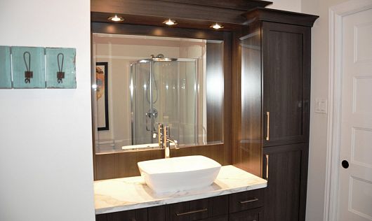 TRANSITIONAL BATHROOM